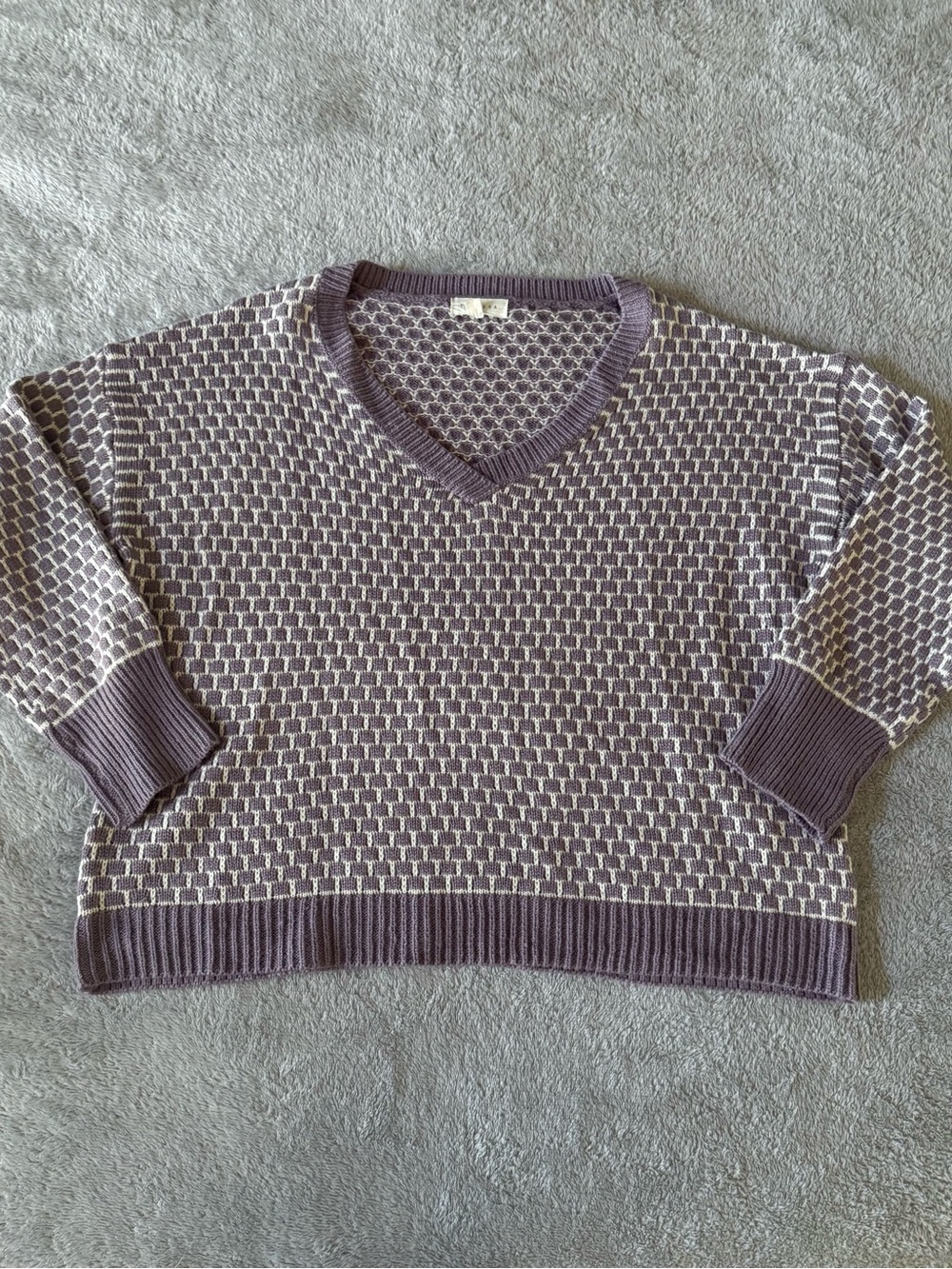 Promesa Geometric Knit Sweater in Purple & White Size Small